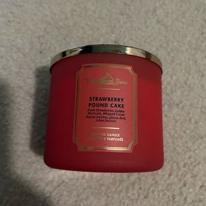 NEW Bath and Body Works Strawberry Pound Cake 3-Wick Candle
